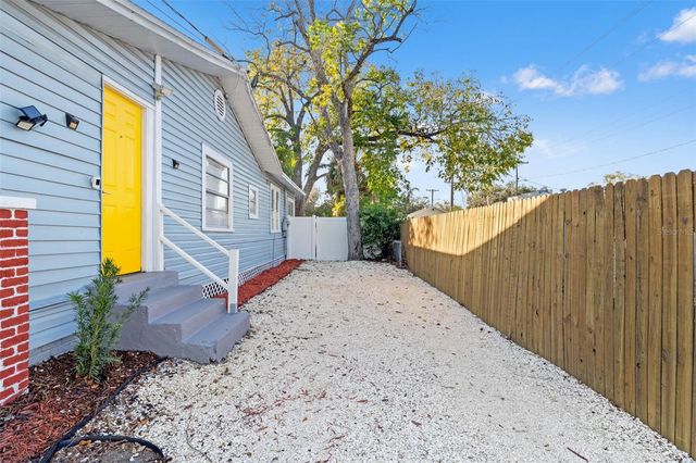 6920 N CENTRAL AVENUE, Tampa, FL 33604