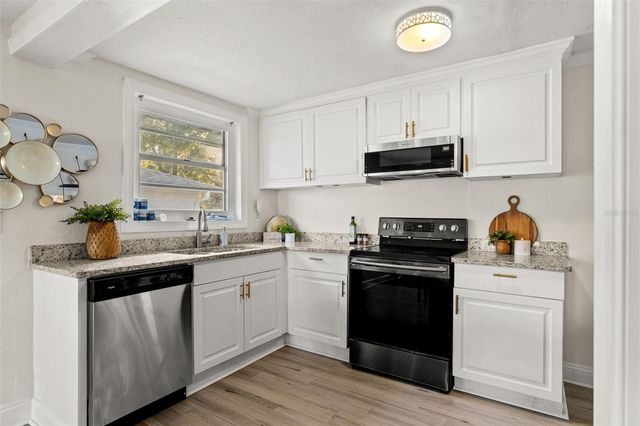 6920 N CENTRAL AVENUE, Tampa, FL 33604