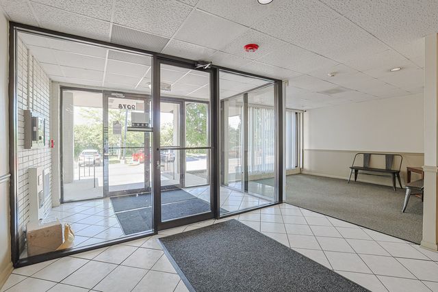 9078 Heathwood Drive 2B, Niles, IL 60714