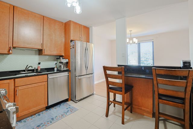 9078 Heathwood Drive 2B, Niles, IL 60714