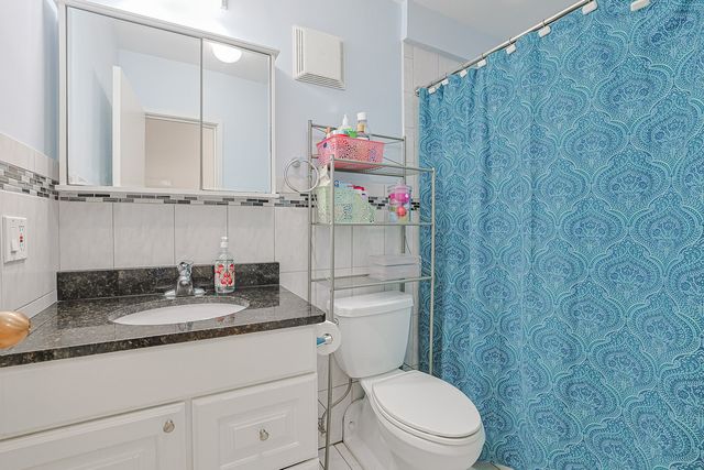 9078 Heathwood Drive 2B, Niles, IL 60714