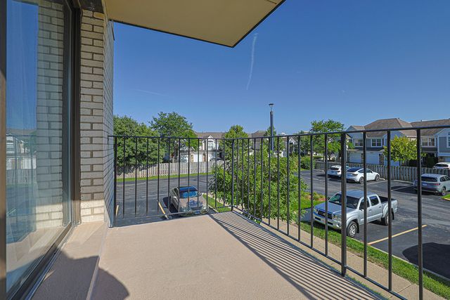 9078 Heathwood Drive 2B, Niles, IL 60714