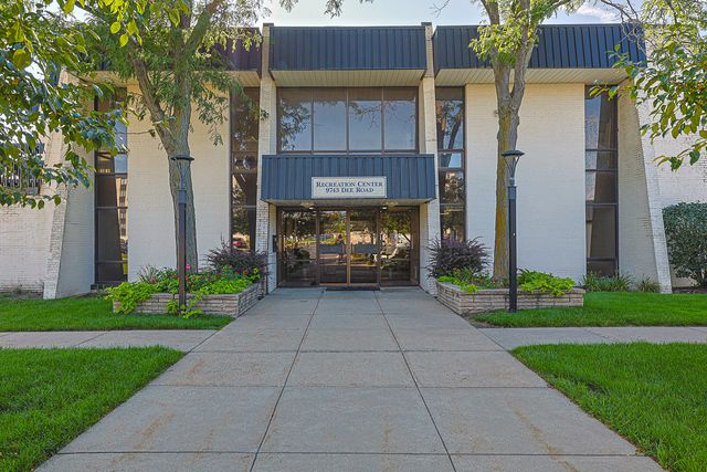 9078 Heathwood Drive 2B, Niles, IL 60714
