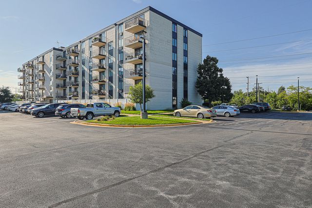 9078 Heathwood Drive 2B, Niles, IL 60714