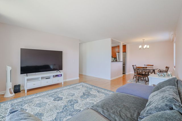 9078 Heathwood Drive 2B, Niles, IL 60714