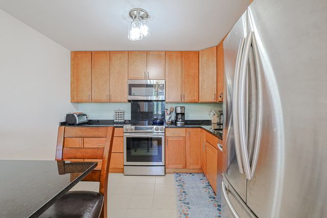 9078 Heathwood Drive 2B, Niles, IL 60714