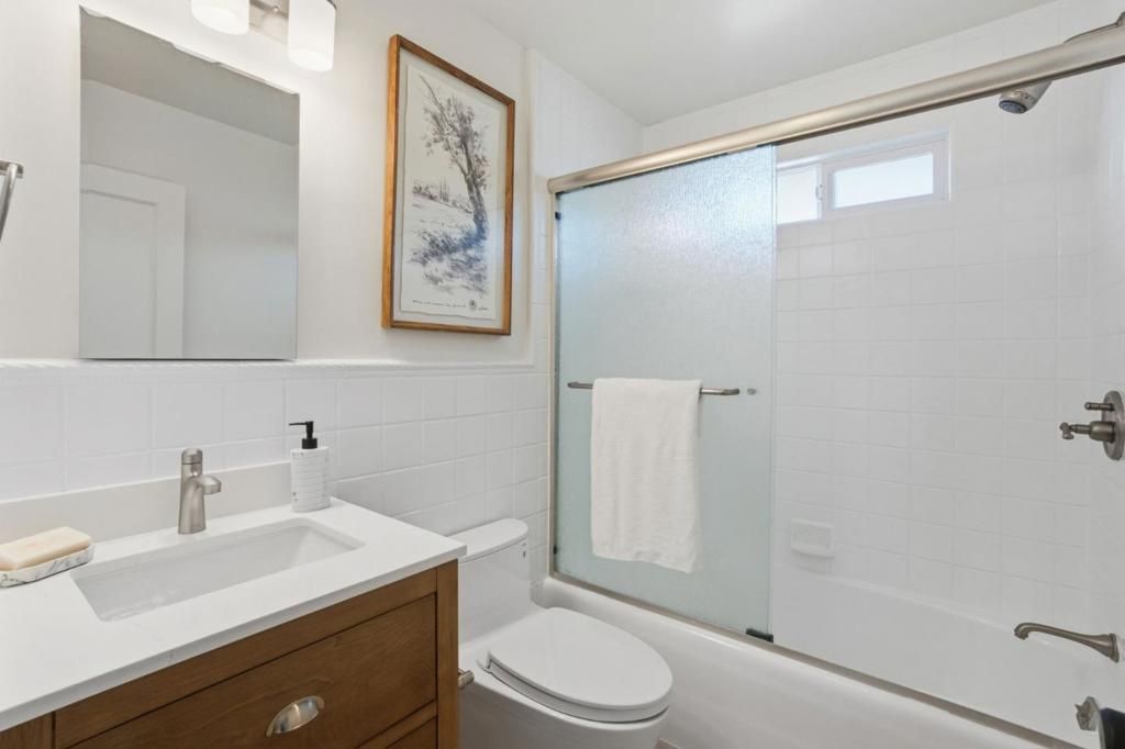 Image 13 of property listing at 957 E Grant Place, San Mateo, CA 94402