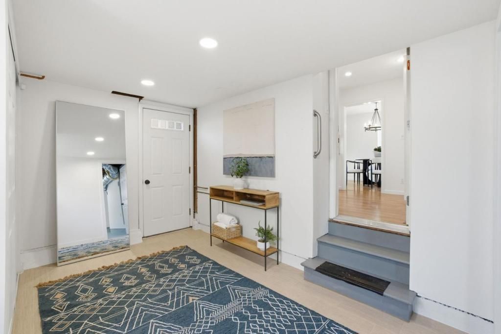 Image 15 of property listing at 957 E Grant Place, San Mateo, CA 94402