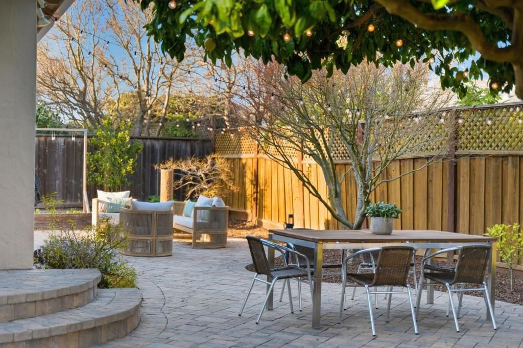 Image 17 of property listing at 957 E Grant Place, San Mateo, CA 94402