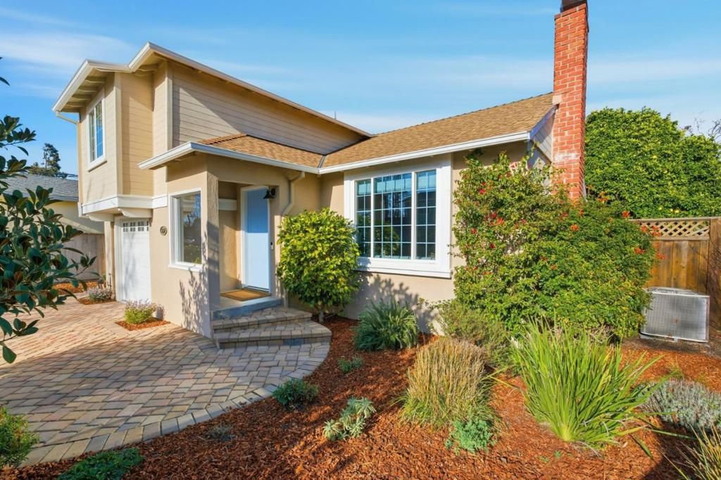 Image 2 of property listing at 957 E Grant Place, San Mateo, CA 94402