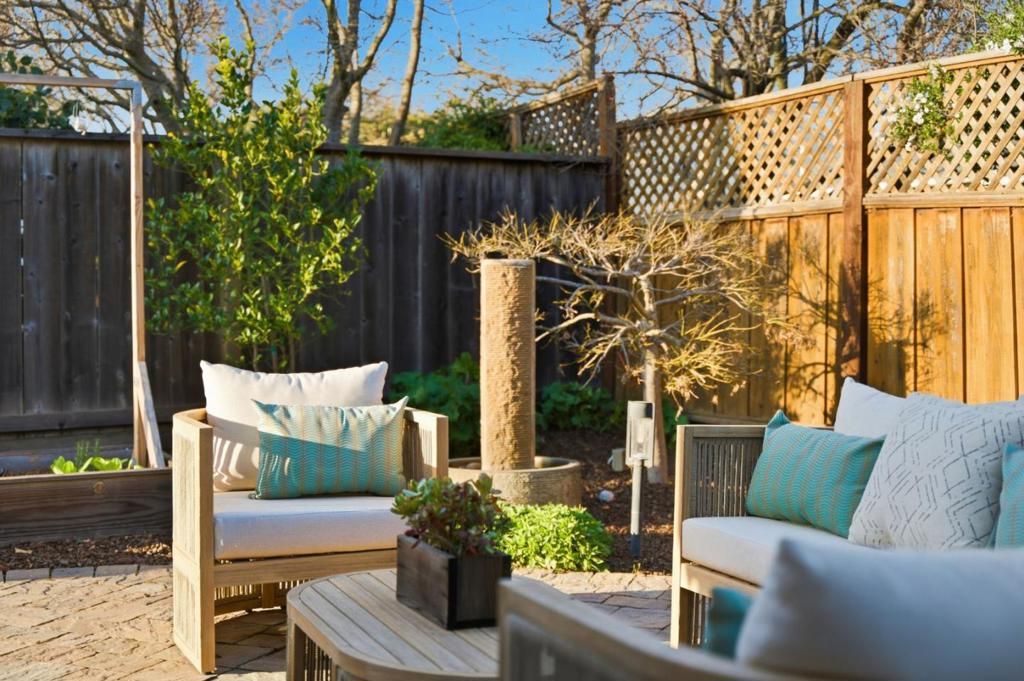 Image 20 of property listing at 957 E Grant Place, San Mateo, CA 94402