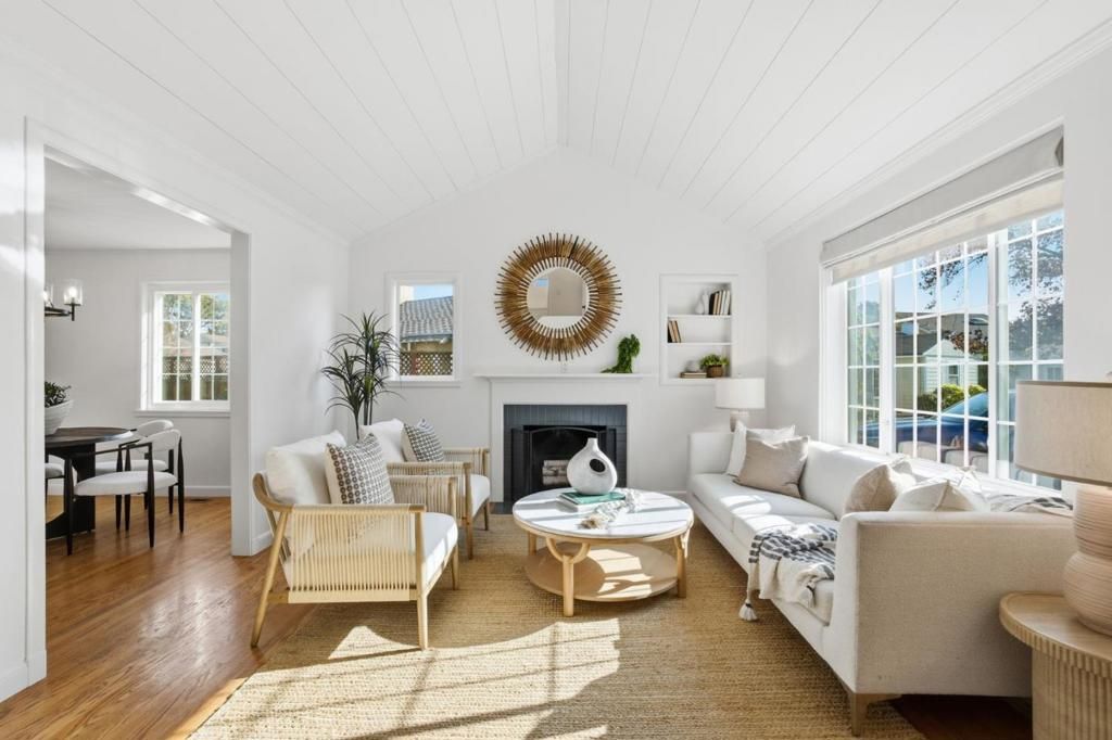 Image 3 of property listing at 957 E Grant Place, San Mateo, CA 94402