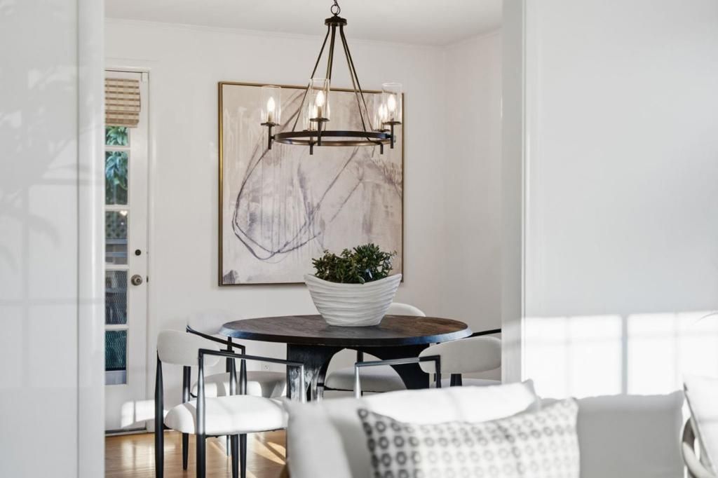 Image 5 of property listing at 957 E Grant Place, San Mateo, CA 94402