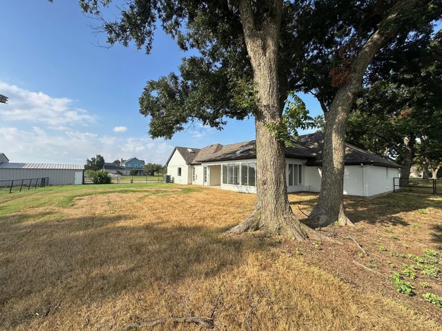 9986 Copeland Place, Pilot Point, TX 76258
