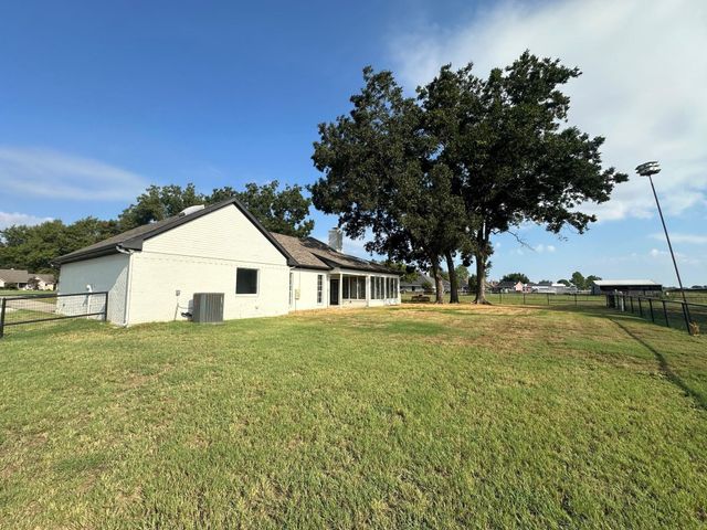 9986 Copeland Place, Pilot Point, TX 76258