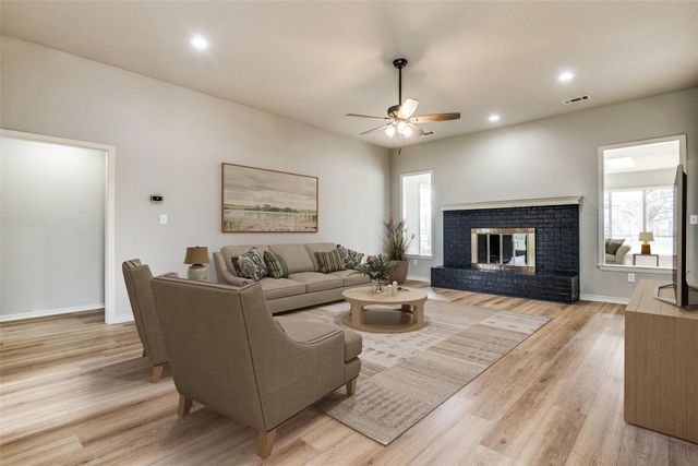9986 Copeland Place, Pilot Point, TX 76258