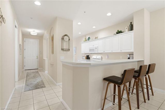 4873 Hampshire CT # 104, Naples, FL 34112