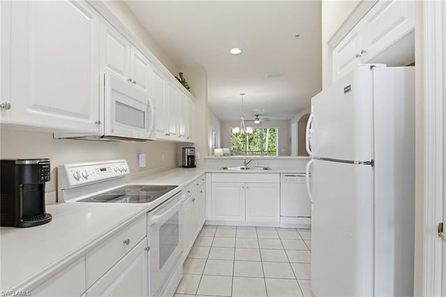 4873 Hampshire CT # 104, Naples, FL 34112