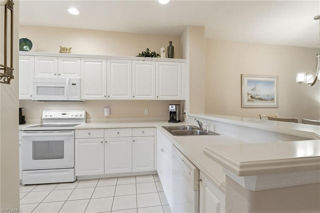 4873 Hampshire CT # 104, Naples, FL 34112