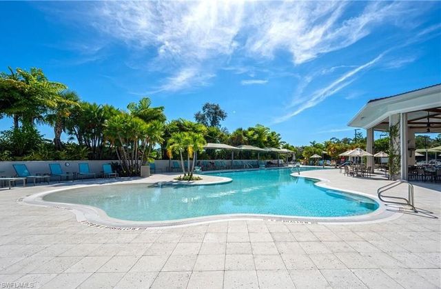 4873 Hampshire CT # 104, Naples, FL 34112