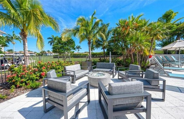 4873 Hampshire CT # 104, Naples, FL 34112