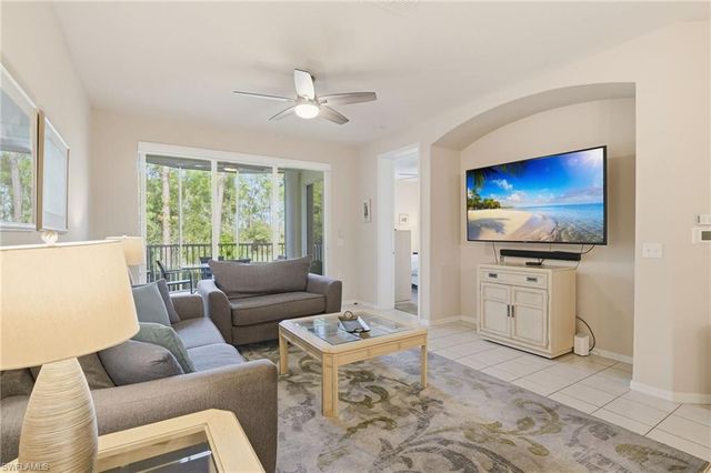 4873 Hampshire CT # 104, Naples, FL 34112