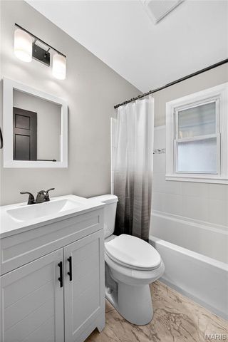 2000 Falcon Drive, St Louis, MO 63133