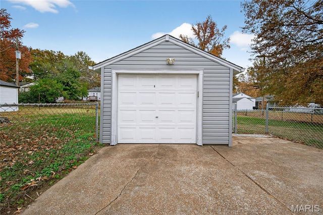 2000 Falcon Drive, St Louis, MO 63133