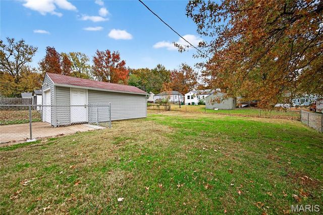 2000 Falcon Drive, St Louis, MO 63133