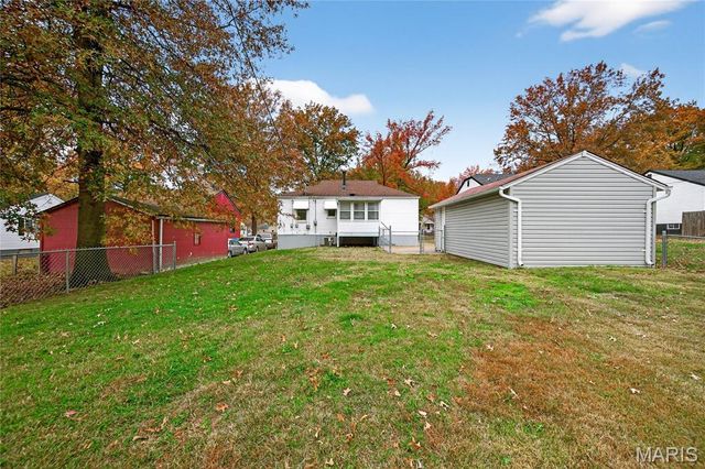 2000 Falcon Drive, St Louis, MO 63133