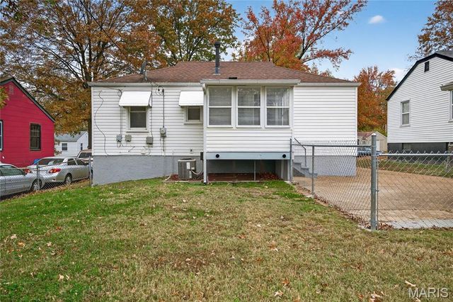 2000 Falcon Drive, St Louis, MO 63133