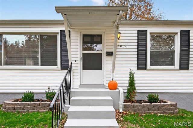 2000 Falcon Drive, St Louis, MO 63133