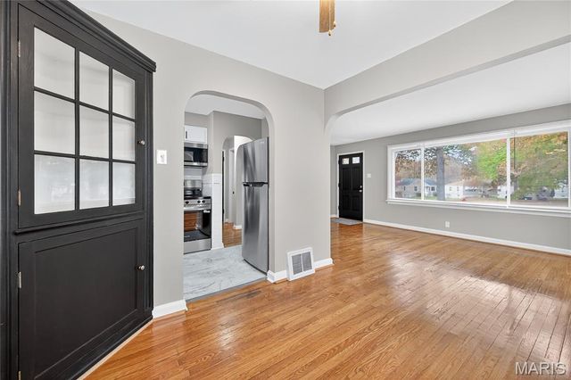 2000 Falcon Drive, St Louis, MO 63133