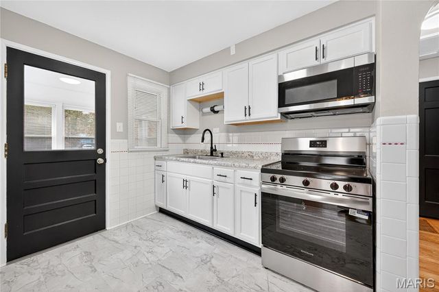 2000 Falcon Drive, St Louis, MO 63133