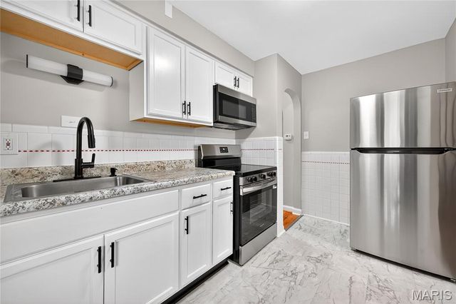 2000 Falcon Drive, St Louis, MO 63133