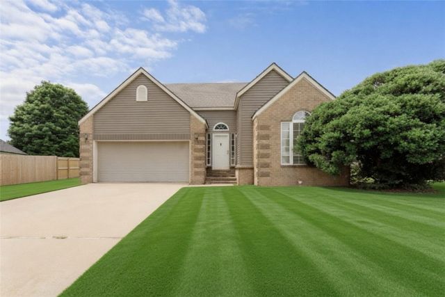 482 Clearwood Avenue, Springdale, AR 72764