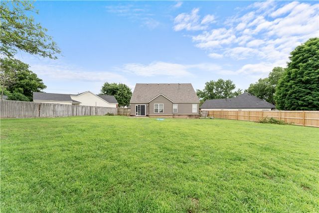 482 Clearwood Avenue, Springdale, AR 72764
