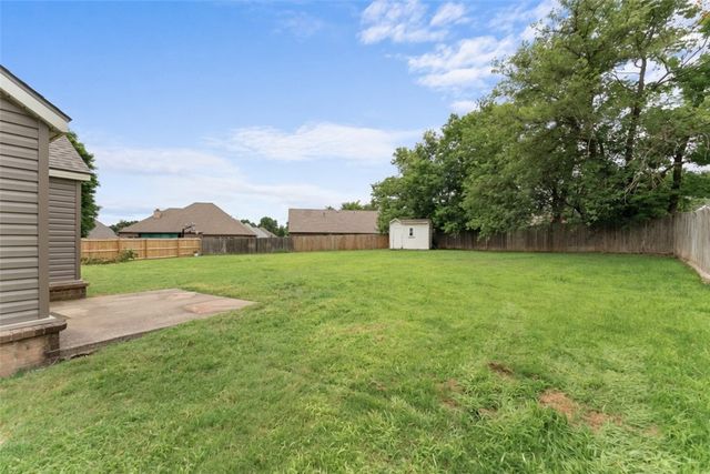 482 Clearwood Avenue, Springdale, AR 72764