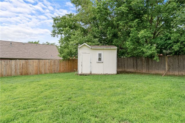 482 Clearwood Avenue, Springdale, AR 72764