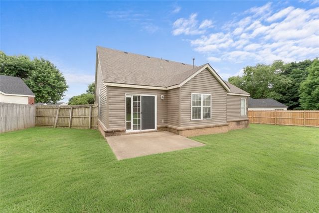 482 Clearwood Avenue, Springdale, AR 72764