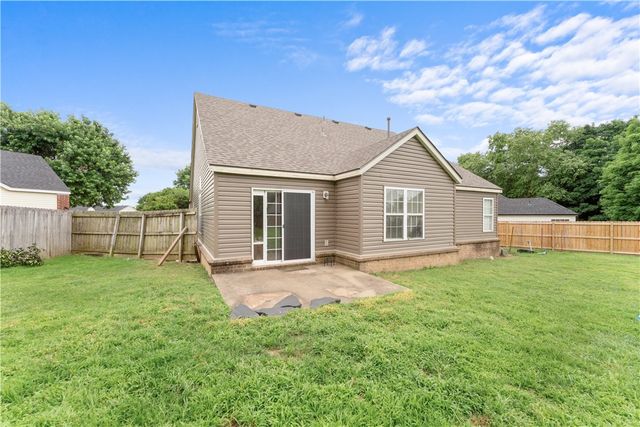 482 Clearwood Avenue, Springdale, AR 72764