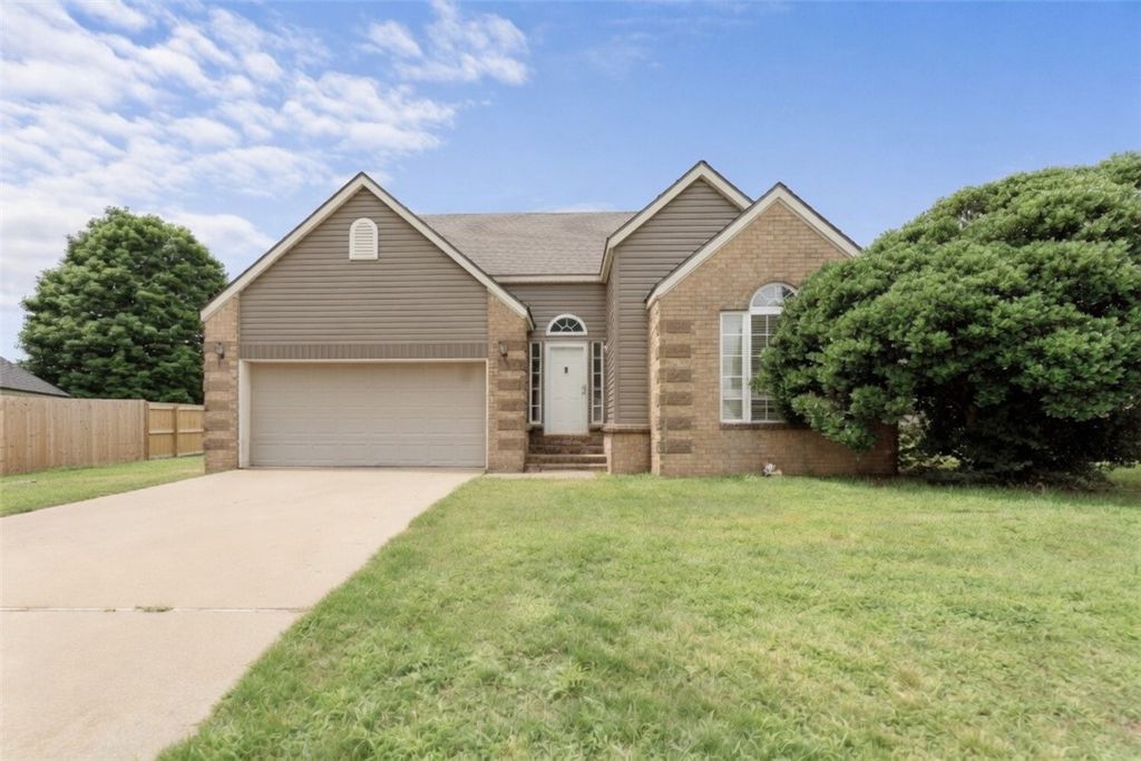 482 Clearwood Avenue, Springdale, AR 72764