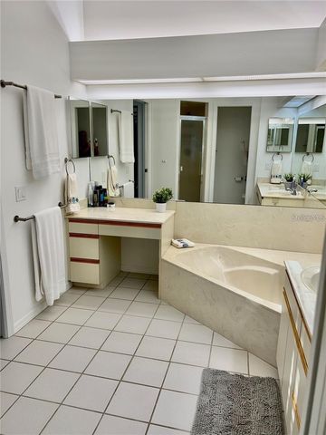 7186 LAKESIDE DRIVE, Sarasota, FL 34243
