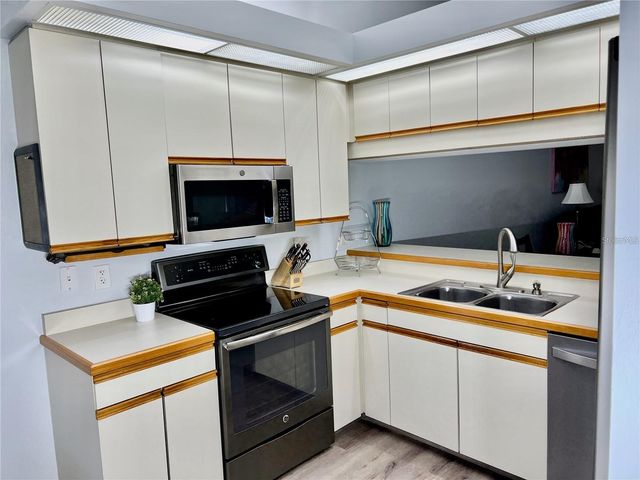 7186 LAKESIDE DRIVE, Sarasota, FL 34243
