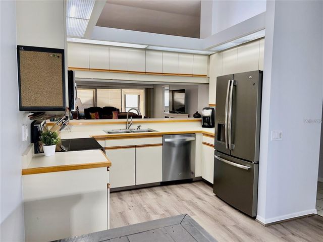 7186 LAKESIDE DRIVE, Sarasota, FL 34243
