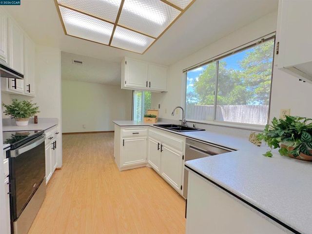 4864 Shadowfalls Dr, Martinez, CA 94553