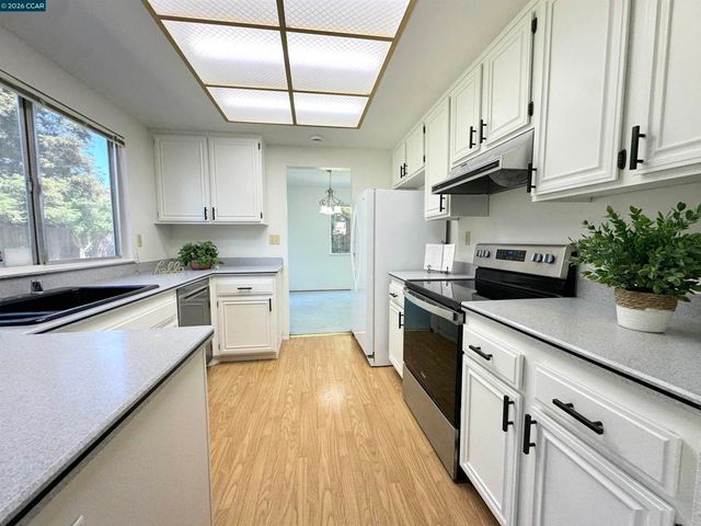 4864 Shadowfalls Dr, Martinez, CA 94553