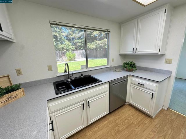 4864 Shadowfalls Dr, Martinez, CA 94553
