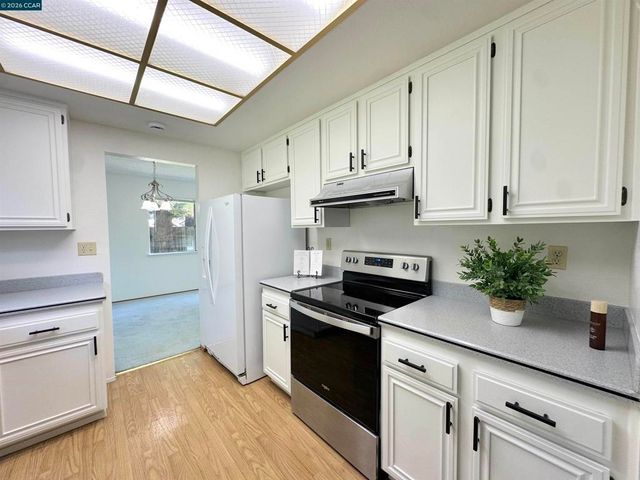 4864 Shadowfalls Dr, Martinez, CA 94553