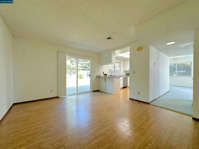 4864 Shadowfalls Dr, Martinez, CA 94553